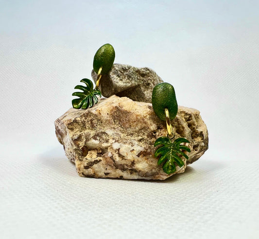 Monstera leaf earring