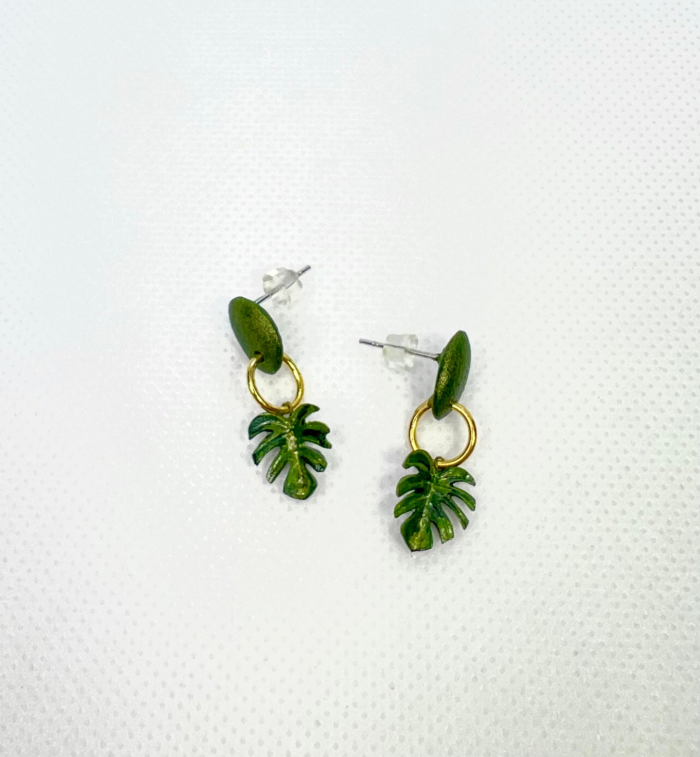 Monstera leaf earring