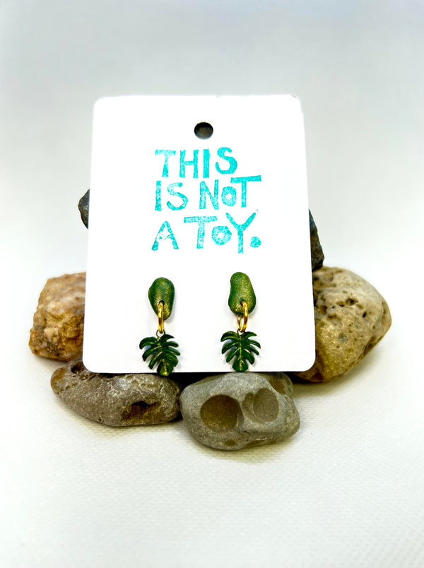 Monstera leaf earring