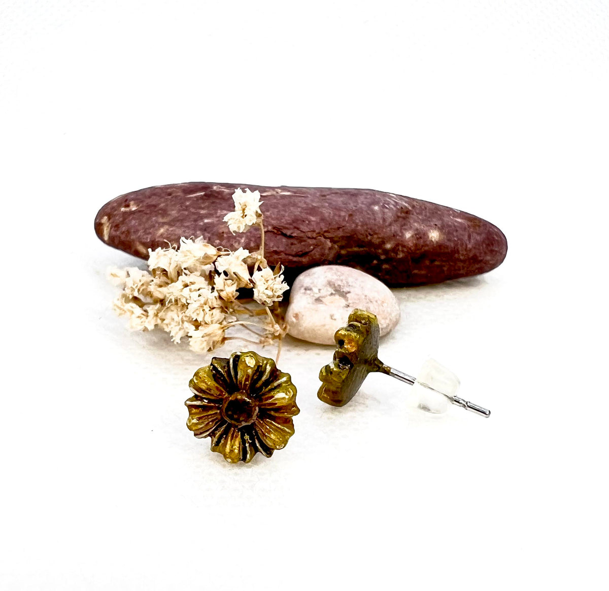 Rustic Gold Daisy Stud Earrings