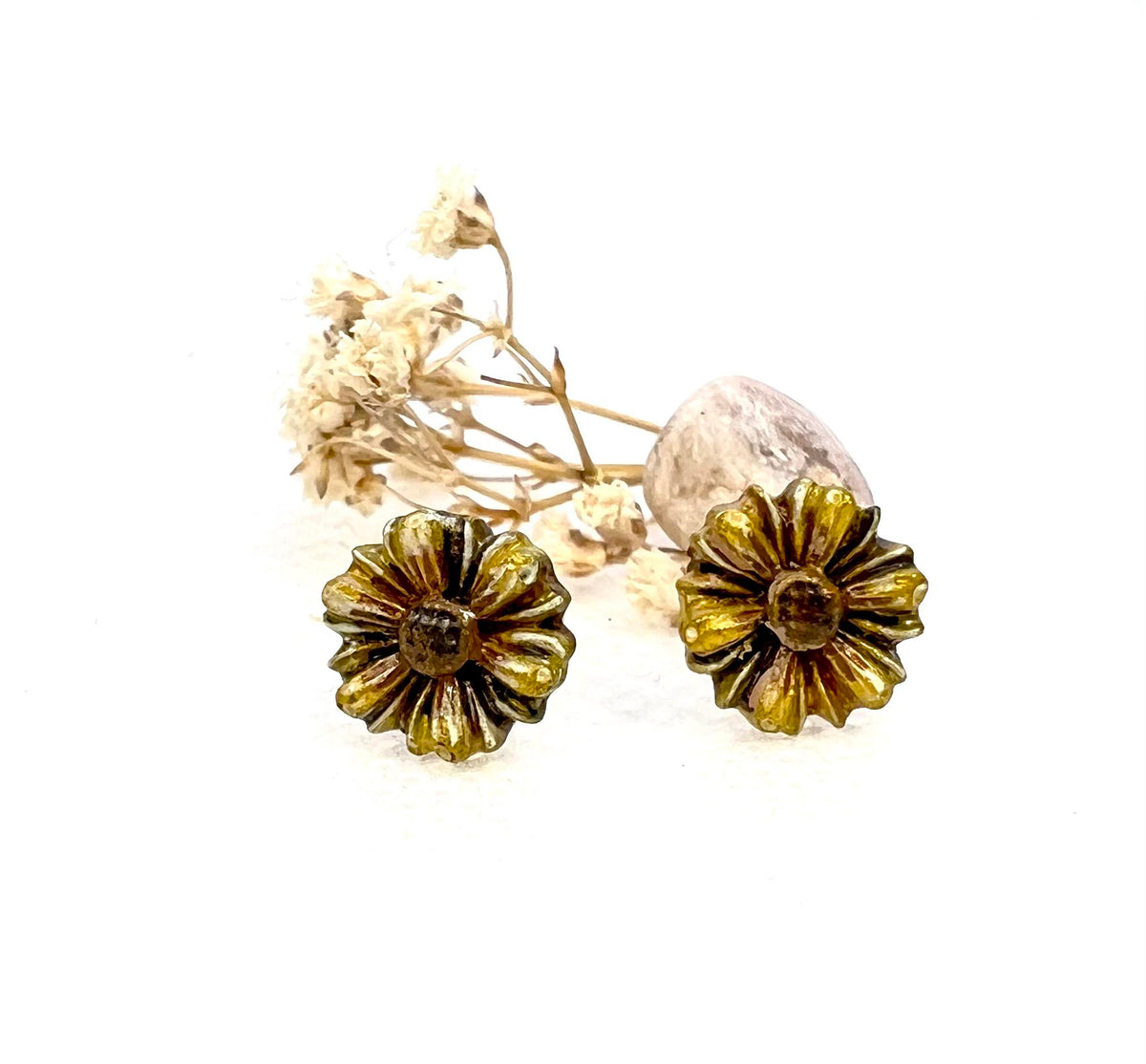 Rustic Gold Daisy Stud Earrings