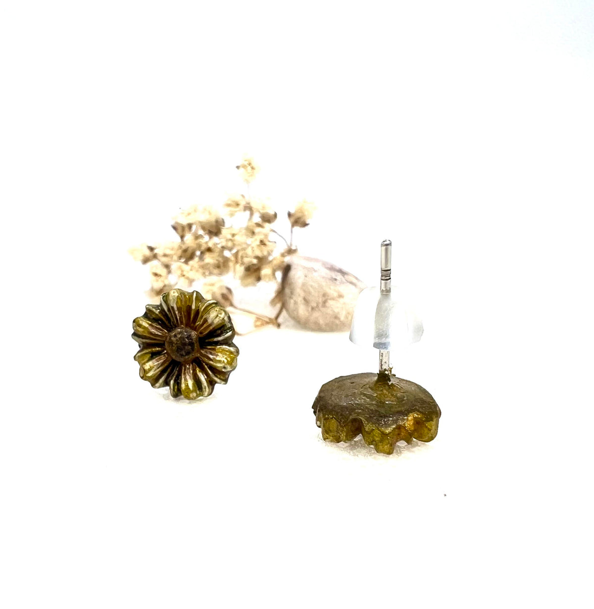 Rustic Gold Daisy Stud Earrings