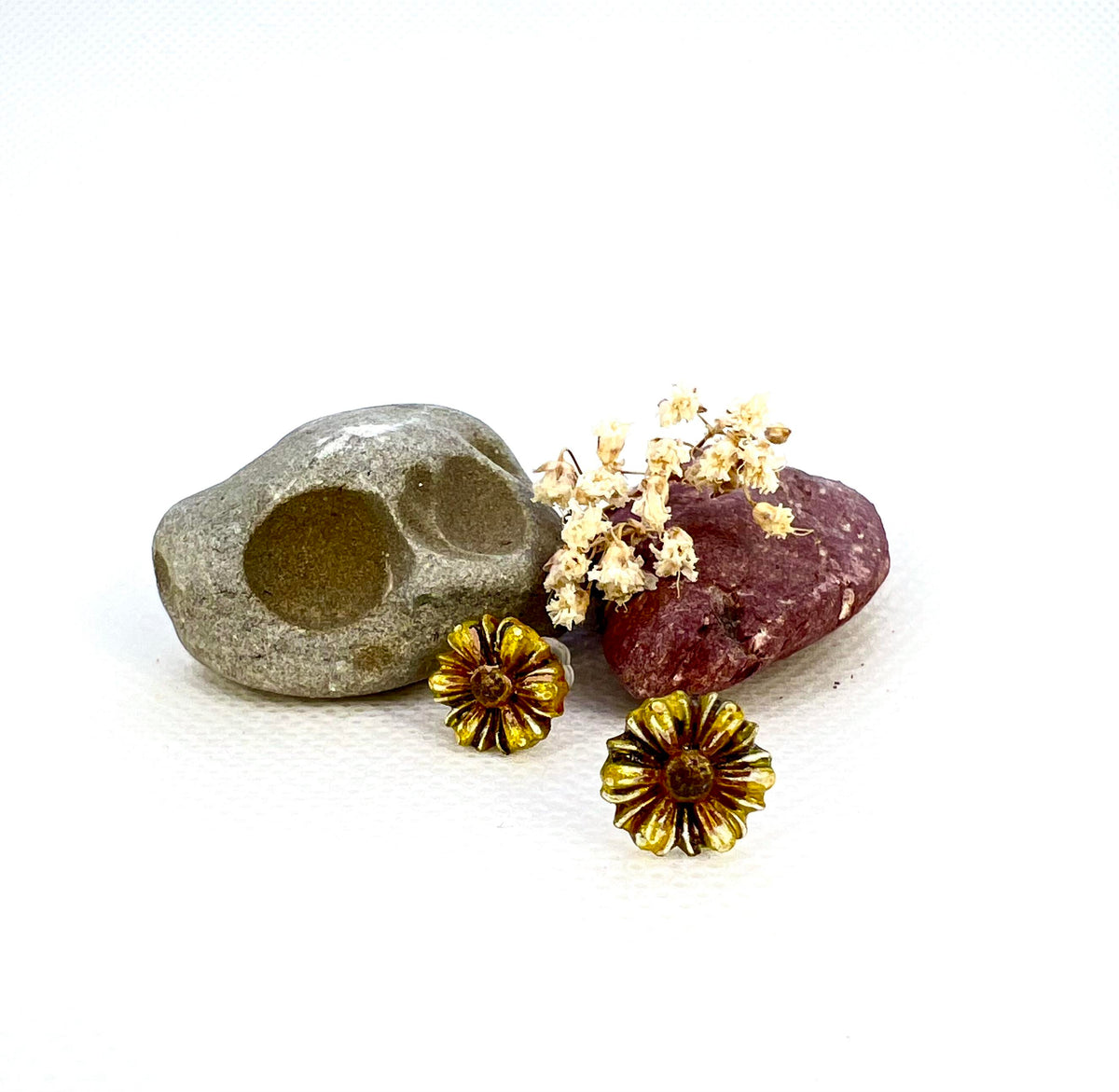Rustic Gold Daisy Stud Earrings